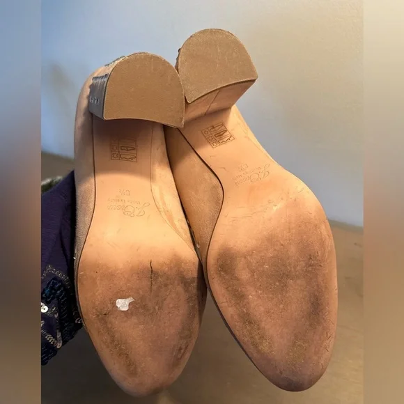 Elegant Tan Suede Heels with Studded Detail. - Picture 8 of 12